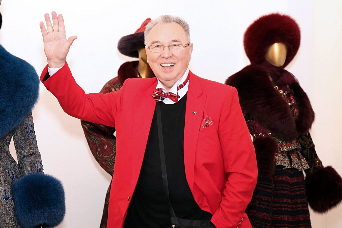     Живёт в обветшавшем замке и мечтает о звонке единственного сына: как Вячеслав Зайцев встречает 85-летие