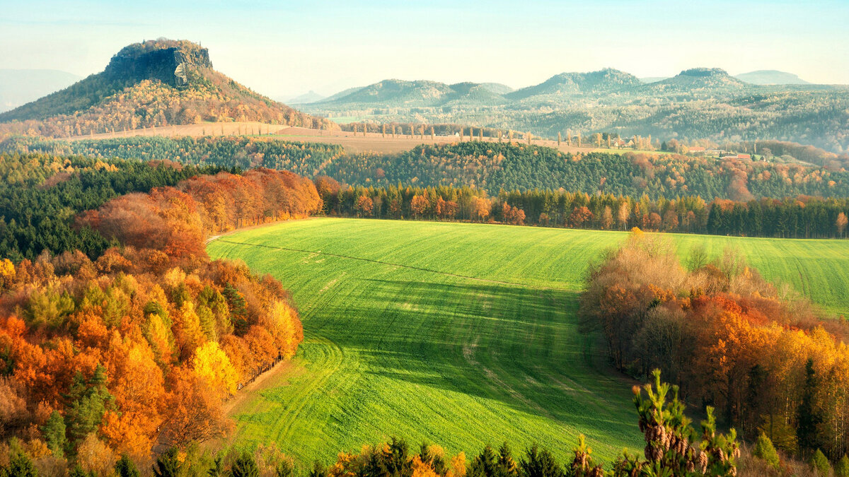 Фотообои № 2 Поля и леса в горном районе