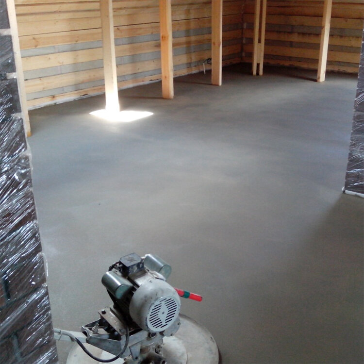   Выравнивание пола стяжкой    