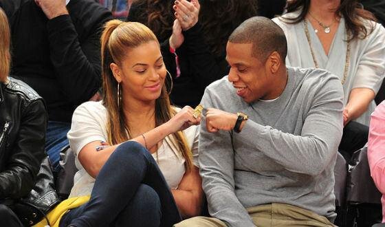   Два месяца назад R’n’B дива Beyonce родила близнецов, и забот у звездной пары, мягко говоря, прибавилось.