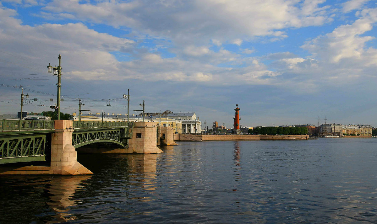 Дворцовый мост, Санкт-Петербург. Автор фото : Александр Теленков.