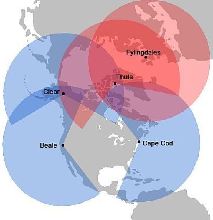 Одна из тех американских радарных установок, работу которой заглушило Солнце.Зоны действия американских радаров раннего оповещения. В 1967 году их стало на 3 меньше. США словно бы ослепли.