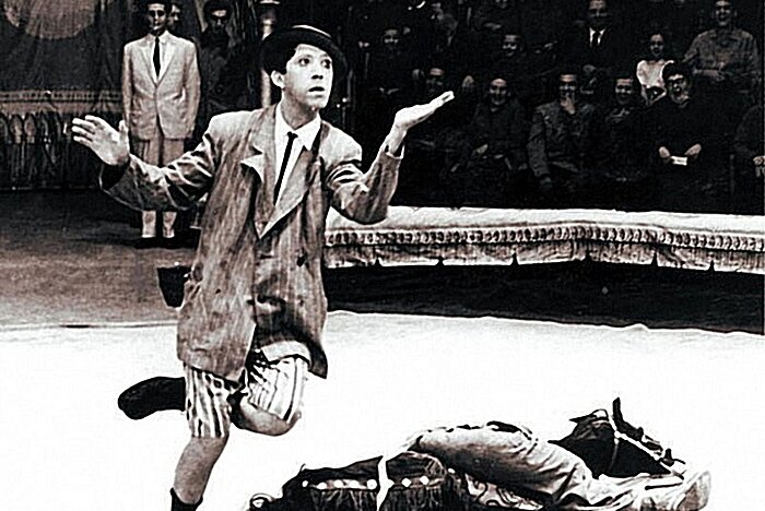 Юрий Никулин на арене цирка.