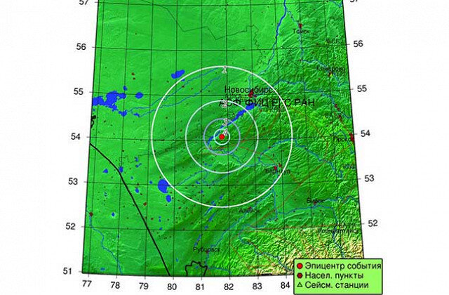 Фото: Экспресс-газетаТАСС, 18 февраля. Землетрясение магнитудой 3,9 произошло в ночь на воскресенье на юге Новосибирской области — в Сузунском районе, сообщает Алтае-Саянский филиал Единой геофизической службы РАН. Пользователи соцсетей отмечают, что услышали гул, похожий на звук проезжающего грейдера, и почувствовали толчки."Магнитуда — 3,9, интенсивность сотрясений в эпицентре — 4,7 балла", — говорится в сообщении геофизической службы. В Единой дежурно-диспетчерской службы (ЕДДС) Сузунского района ТАСС уточнили, что «жалоб и сообщений от населения не поступало», «обстановка спокойная». «Разрушений никаких нет, все спокойно», — уточнил собеседник агентства.Сузунский и Ордынский районы, в которых проживают около 68 тыс. человек, расположены на юге Новосибирской области, граничат с Алтайским краем.