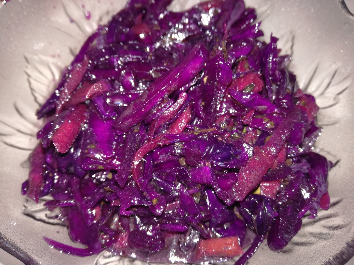капуста краснокочанная салатная. что можно приготовить из синей капусты. украшения из красной капусты. что можно приготовить из синей капусты. салат из синей капусты.