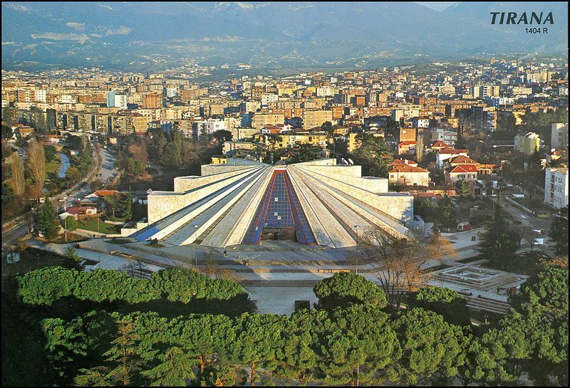   В центре города Тирана, столице Албании, с 1988 года расположен масштабный памятник бывшего режима – «Пирамида Тирана».