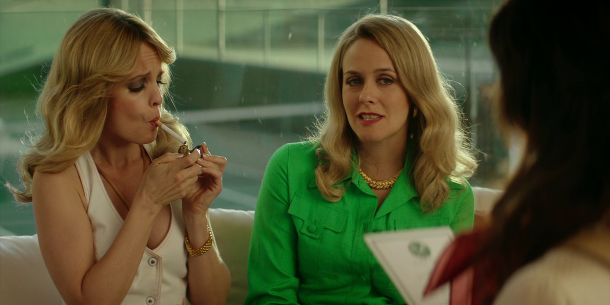 Мина Сувари и Алисия Сильверстоун в "Американке"