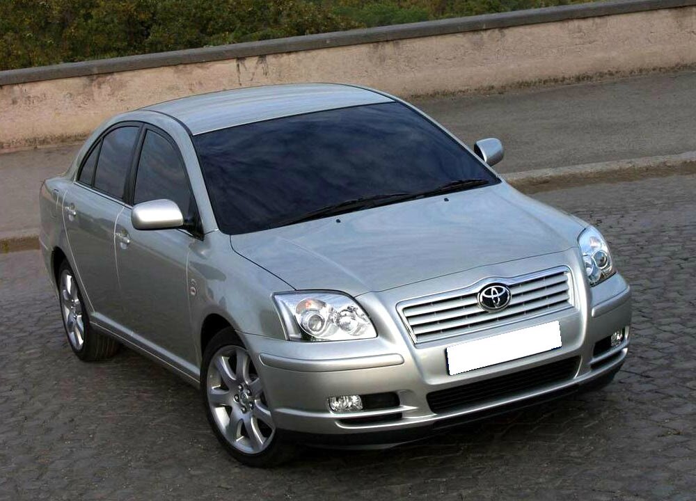 Toyota Avensis (T250) второго поколения был представлен в 2002 году на автосалоне в Италии и предлагался в трех типах исполнения кузова: седан, хэтчбек и универсал.