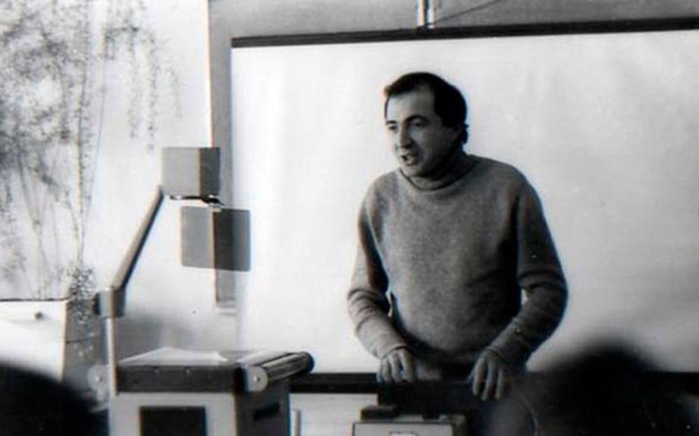 
Председатель Совета молодых ученых Института проблем управления АН СССР Борис Березовский делает доклад на семинаре.