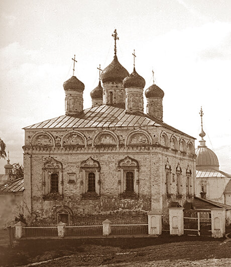 Никольский монастырь незадолго до сноса. Даже в таком виде заметна красота здания