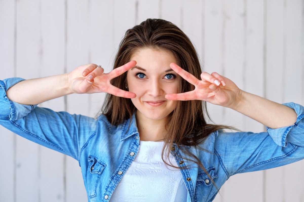 https://c.pxhere.com/photos/ce/c1/emotions_girl_hair_model_beauty_photoshoot_shirt_long_hair-1290693.jpg!d