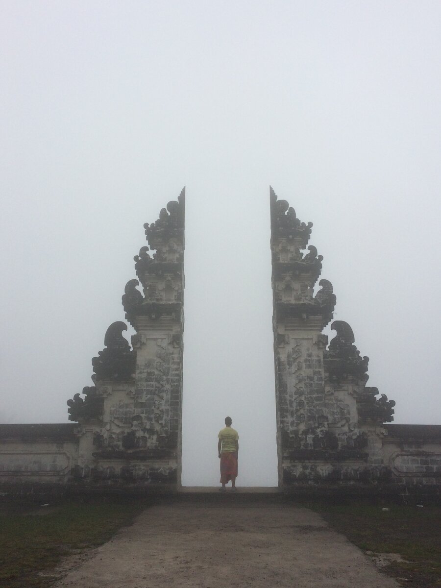 Ворота Candi Bentar храма Pura Lempuyang