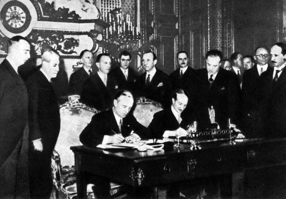 Соглашение с британией. Подписание мюнхенского соглашения 1938 г. 1935 Соглашение между Чехословакией СССР И Францией. Соглашение Англии и Германии о ненападении. , Франция - декларация о ненападении 1938 - декабрь.