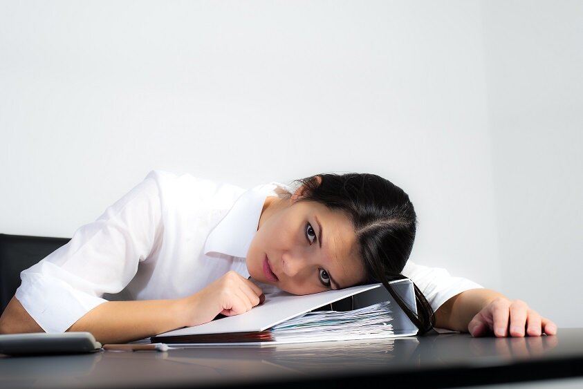 Не бойтесь сменить сферу деятельности. Красноперова юлия коуч. Увольнение женщины. Девушка увольняется. Смена офиса.