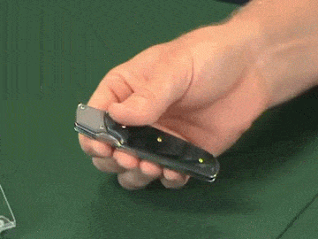 CRKT Fulcrum 2 - нож уже снят с производства, видимо не нашел широкого отклика в сердцах пользователей, но от этого он не становится серым и заурядным... Интересно то, что в полураскрытом состоянии можно увидеть часть внутренностей ножа.