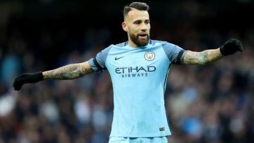 Фото: mancity.comПо данным The Sun, работа в «Барселоне» по организации трансфера игрока сборной Аргентины уже ведётся полным ходом. Впрочем, никакие детали возможного перехода Отаменди не сообщаются. 
