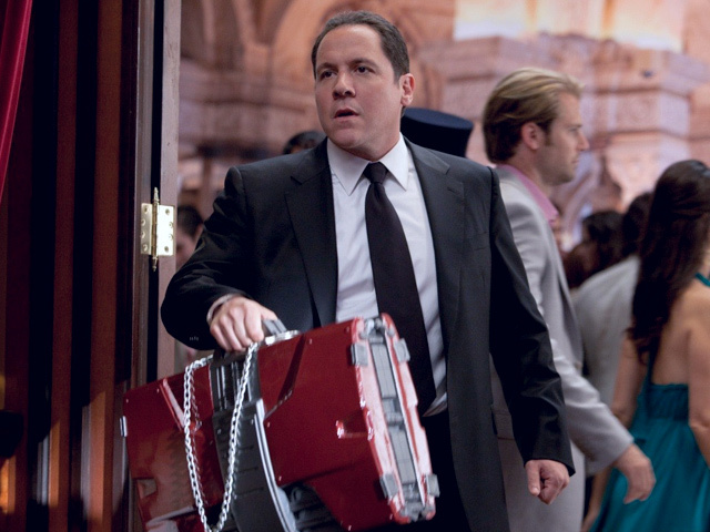 Режиссер Джон Фавро в роли телохранителя и водителя Тони Старка (Хэппи Хогана)