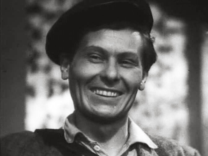 кадр из фильма  «Большая жизнь», 1939 год