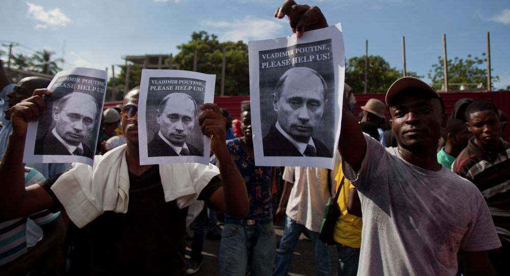 Надпись на фото "Владимир Путин, пожалуйста, помоги нам!"  Фото из интернета