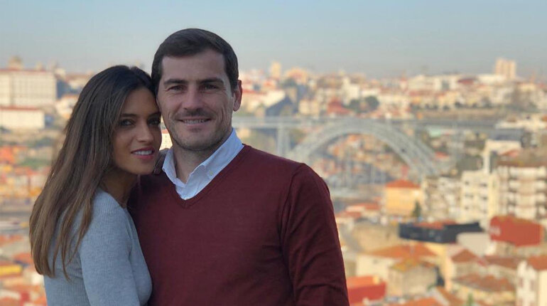 Вратарь "Порту" и бывший вратарь "Реал Мадрид" Икер Касильяс со своей супругой Сарой Карбонеро.