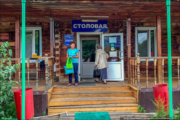 Придорожная столовка, которой не брезгуют даже гламурные девчонки. Дело было на Дальнем Востоке...