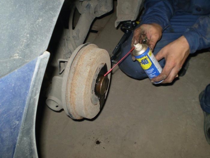 Именно в этом месте стыковки происходит прикипание колеса