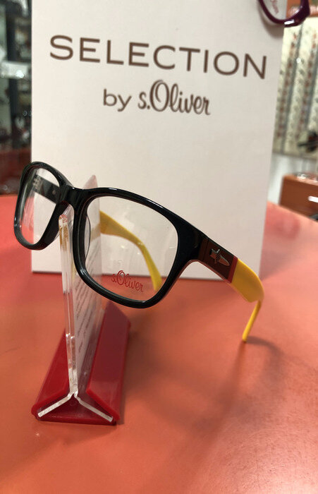 Медицинская  оправа  s.Oliver в салоне "Троянда-оптика"  Фото автора