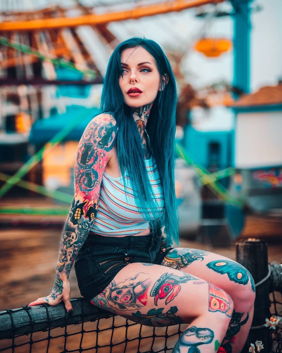  (Фото взято из:  https://www.suicidegirls.com/ ) 