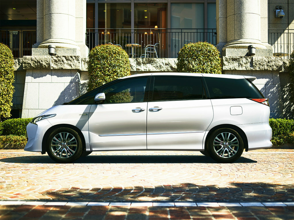 Toyota Estima. Фотография взята с сервиса Яндекс Картинки 