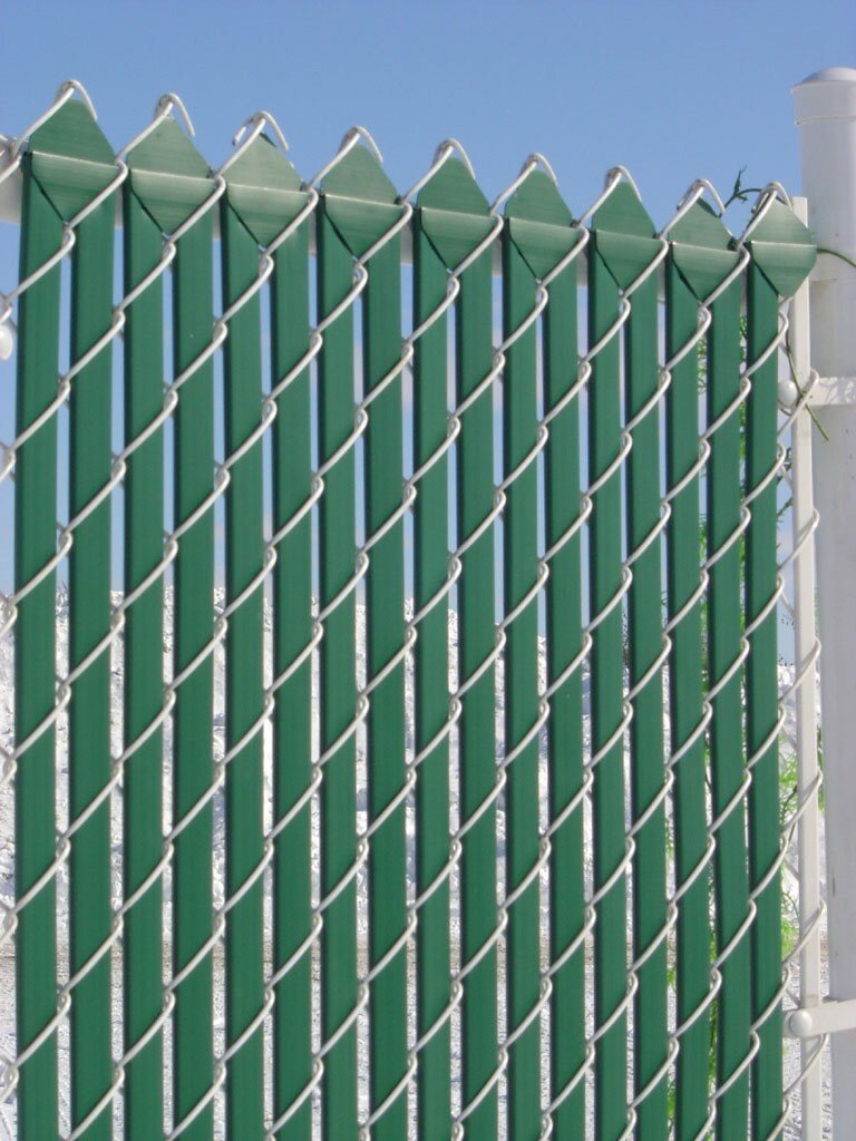 Превращаем забор из сетки-рабицы в забор из металлоштакетника