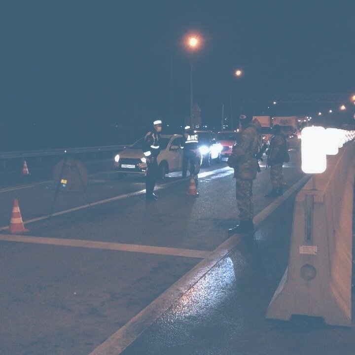 ОМОН с автоматами на въездах в Краснодар