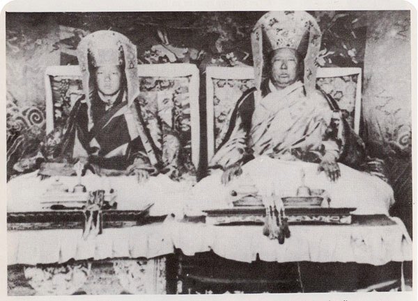 Кармапа и Ситу Рипоче в Палпунге. Похоже, это самая первая фотография Шестнадцатого Кармапы.  У самого снимка есть интересная предыстория, но о ней - в другой раз.