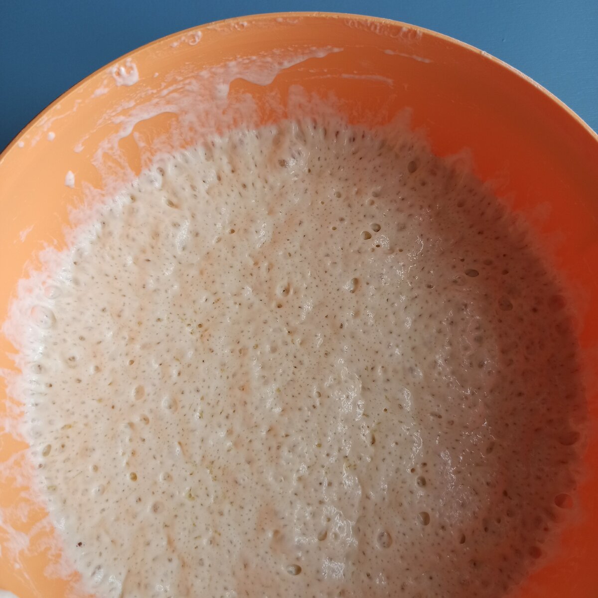 Тесто мягкое, липкое – я его не трогаю руками.