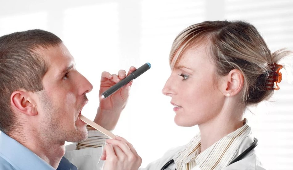 Нередко молчащего человека направляют к врачу