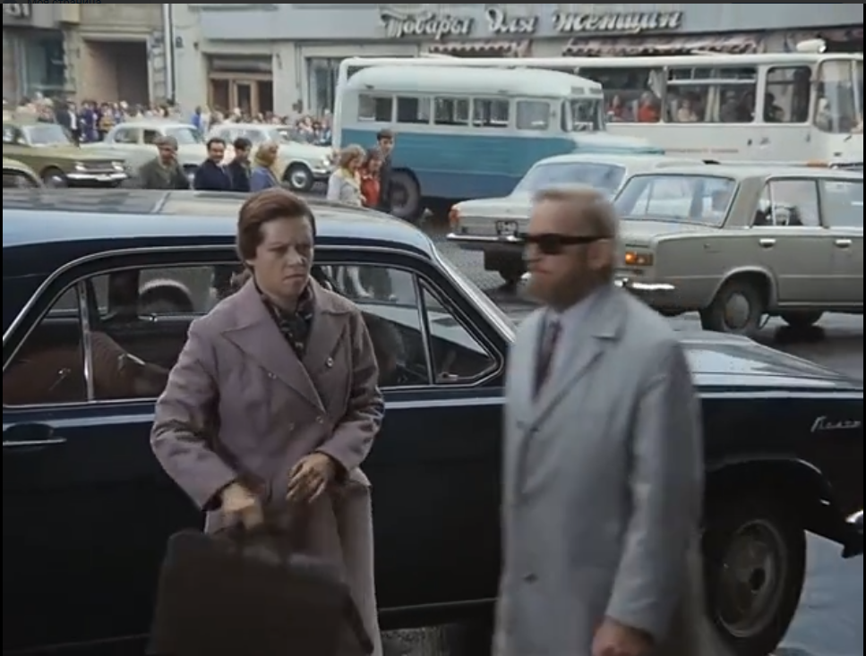 кадр из фильма «Служебный роман» (реж. Эльдар Рязанов, 1977)