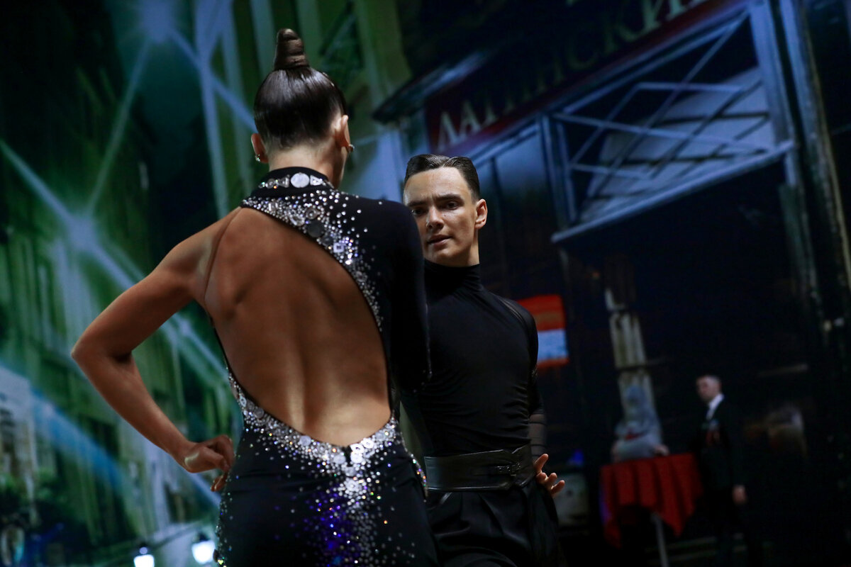 Судьи, как правило, смотрят на партнёров.