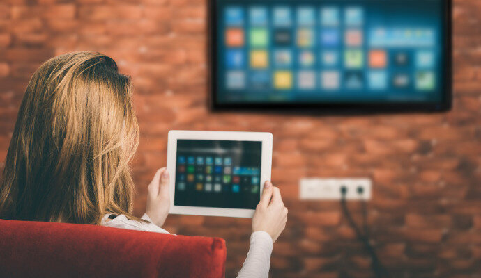 Время записи праздничных фотографий на компакт-диск прошло, вы оживите свои воспоминания с помощью смарт-телевизора за несколько секунд и без необходимости подключения с помощью кабеля или поиска компакт-диска.