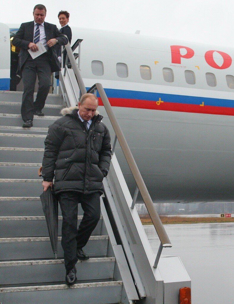 Путин (на первом плане) и сотрудник ФСБ Евгений Зиничев (на втором плане) в Иваново, 2010 год. Фото — Владимир Смирнов/ТАСС. Взято из материалов издания Новый Калининград