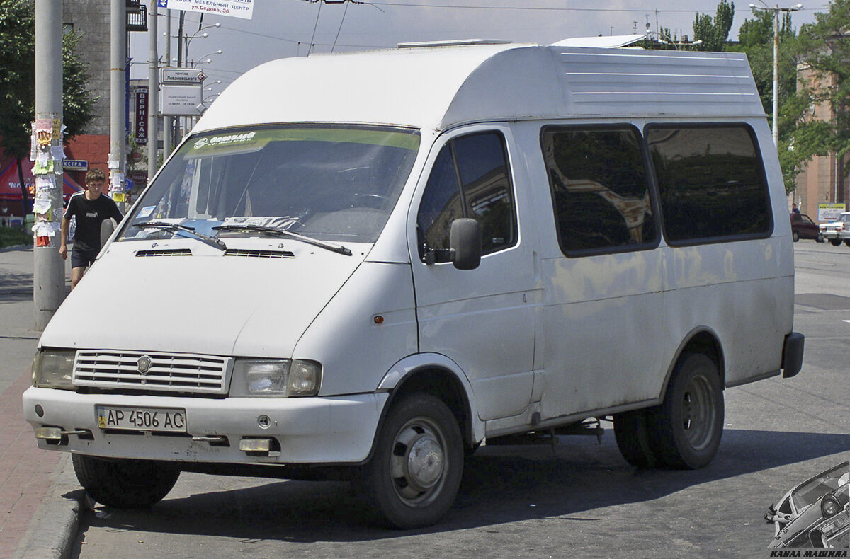 Микроавтобус СПВ-33021.01-15 первых выпусков (фото М.Шелепенкова)