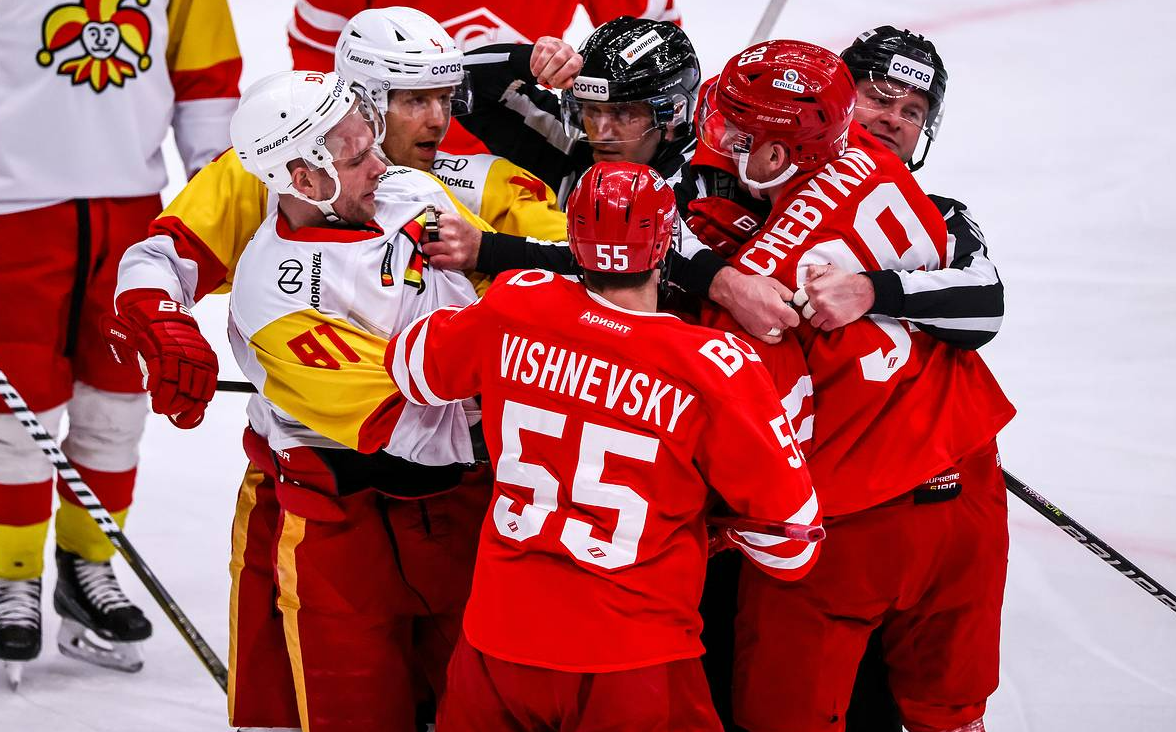 Драка "Спартака" и "Йокерита" не принесла дивидендов красно-белым. Фото: КХЛ