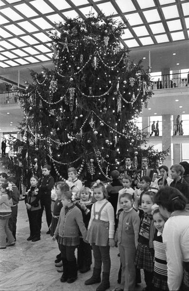 Елка в Кремлевском Дворце съездов, 1976 год, автор фото Юрий Садовников. Источник
МАММ / МДФ
