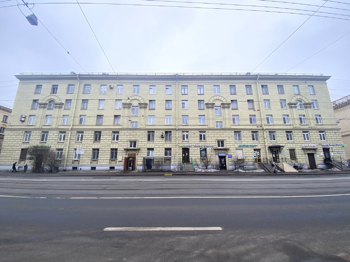 Главный фасад по ул. Савушкина