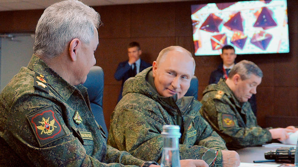 Фото: пресс-служба президента РФ📷Слева направо: министр обороны России Сергей Шойгу, президент России Владимир Путин и начальник Генерального штаба Вооруженных сил России, первый замминистра обороны России Валерий Герасимов