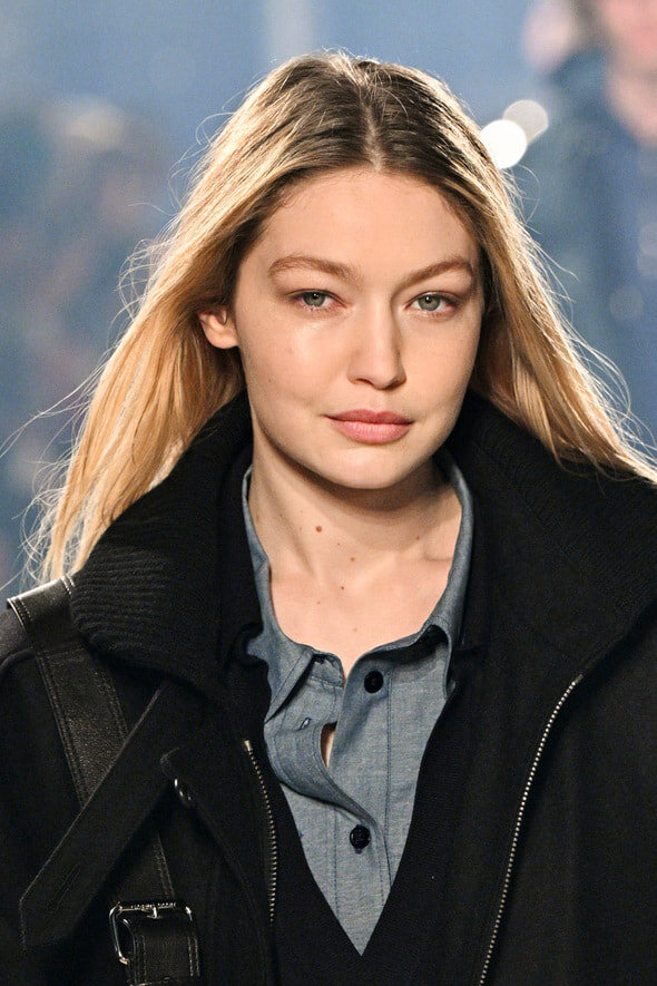    Джиджи Хадид на показе Isabel Marant F/W 22/23 /Getty Images