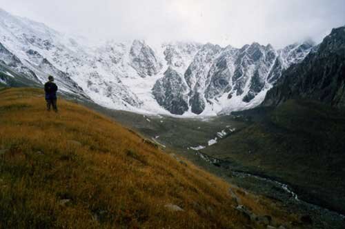    Ледник Колка за год до катастрофы 2002 года. Фото: Commons.wikimedia.org/ Sergei Chernomorets