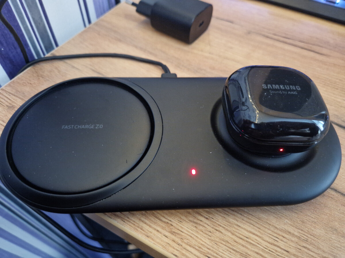 Беспроводное зарядное устройство Samsung EP-P5200