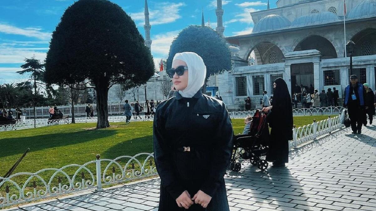    Дина Тореали:instagram.com/tattti_kyz