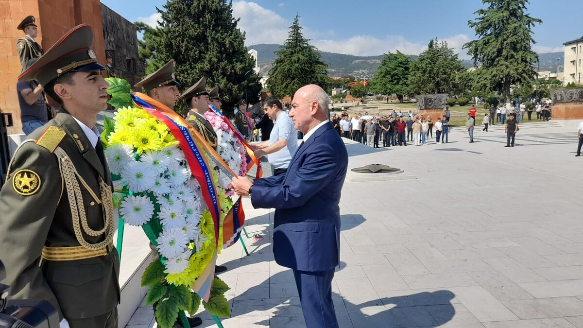 32 года назад, 2 сентября 1991 года совместной сессией Облсовета НКАО и райсовета Шаумянского района была  провозглашена Нагорно-Карабахская Республика (Республика Арцах).-5