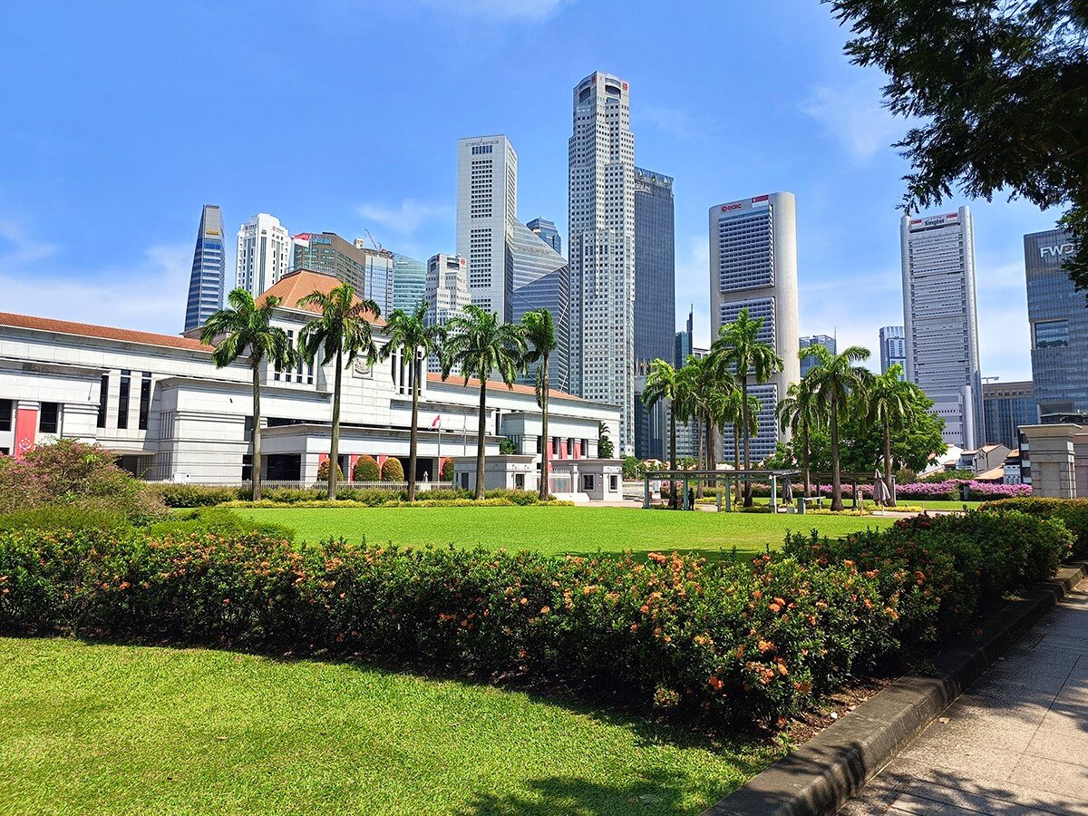    Солнце, зелень, небоскрёбы: тестируем камеру realme 11 Pro+