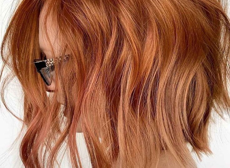 В какой цвет покрасить волосы, чтобы выглядеть моложе: 5 трендовых оттенков волос